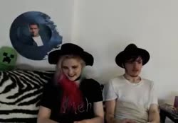 320x223