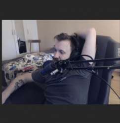 560x574