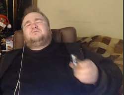586x451
