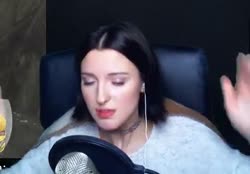 390x272