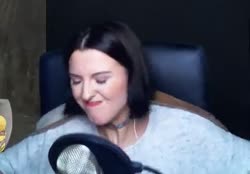 390x272