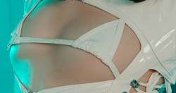 889x471