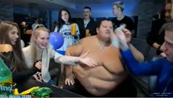 568x322
