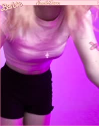 560x708