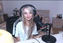 320x218