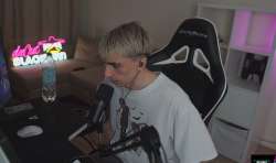 997x593
