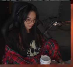 812x749