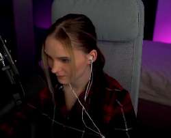 273x221