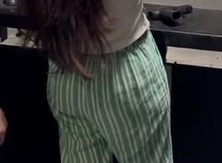 430x318