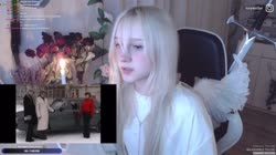 888x498