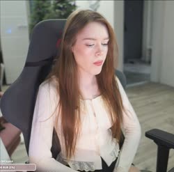 689x683