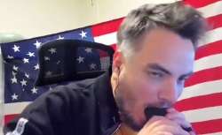 572x352