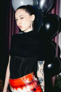 853x1280
