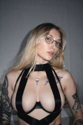 853x1280