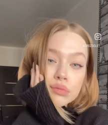 679x783