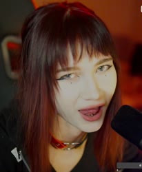 890x1080