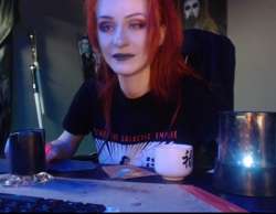 608x473