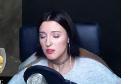 390x272
