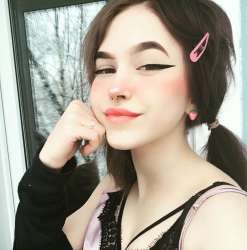 968x977