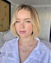 881x1080