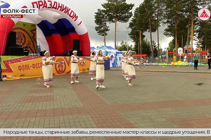 840x559