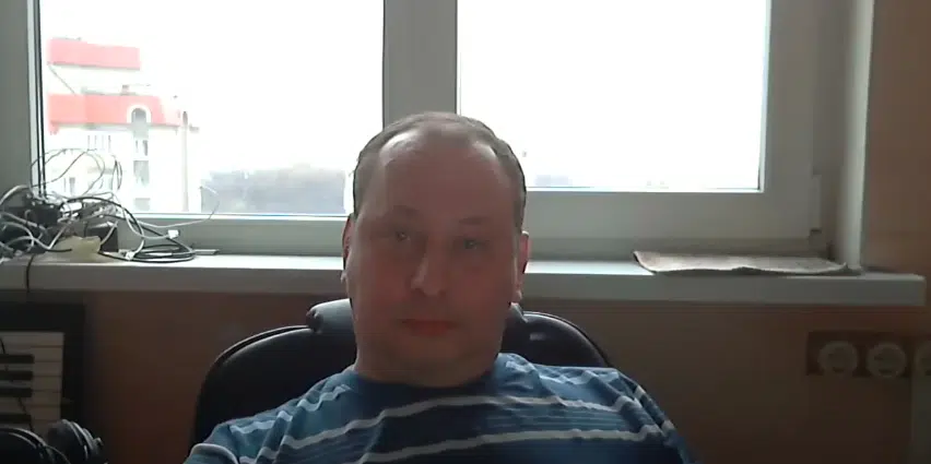 852x425