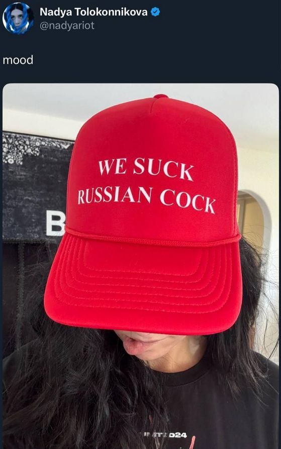 559x892