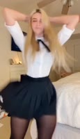 526x912