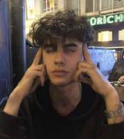 695x776