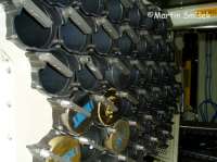650x487